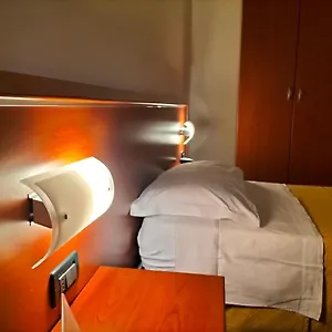 hotel-derby-sirmione.it-lombardy.com/